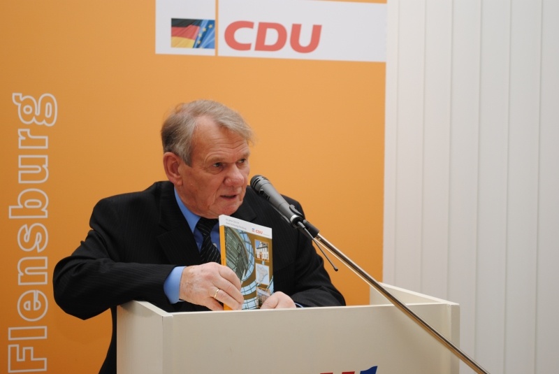 Verfasste als Zeitzeuge die Festschrift &quot;65 Jahre CDU im Kreis Schleswig-Flensburg: Dr. Armin Schütz
