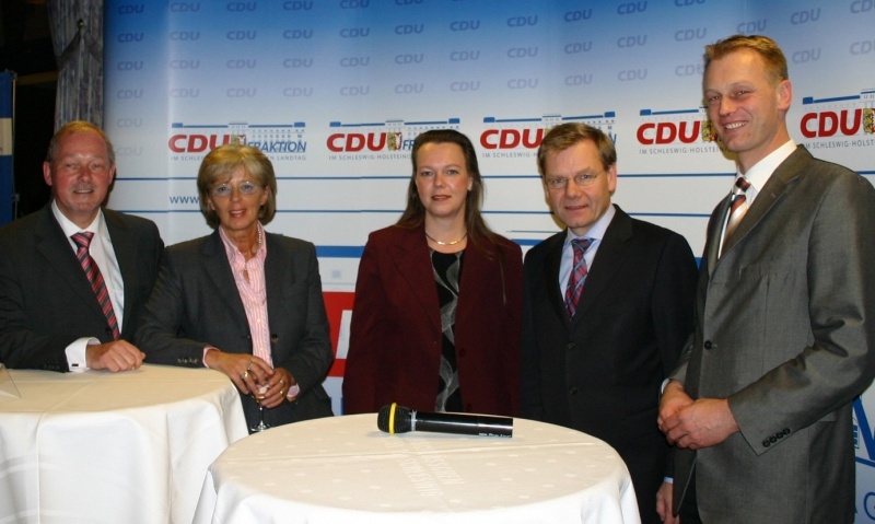 Finanzminister Rainer Wiegard mit den Landtagsabgeordneten Frauke Tengler und Heike Franzen sowie dem Vorsitzenden der CDU-Landtagsfraktion, Dr. Johann Wadephul, und dem Vorsitzenden der CDU Schleswig-Flensburg, MdL Johannes Callsen.