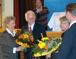 Susanne Herold und Johannes Callsen gratulieren dem Bundestagskandidaten Wolfgang Börnsen