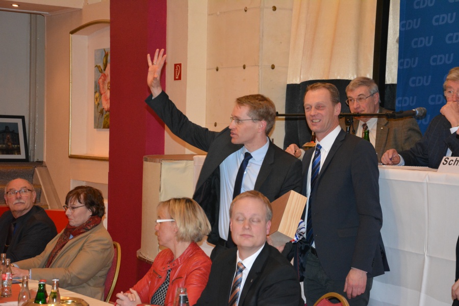 Johannes Callsen wünscht Daniel Günther alles Gute für die Landtagswahl