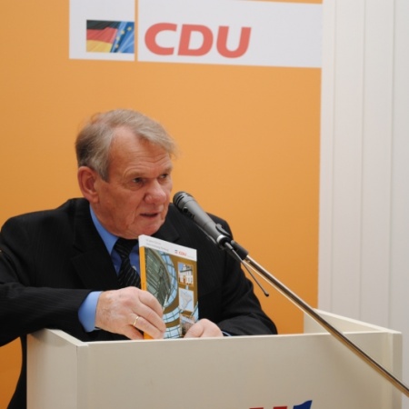 Verfasste als Zeitzeuge die Festschrift &quot;65 Jahre CDU im Kreis Schleswig-Flensburg: Dr. Armin Schütz