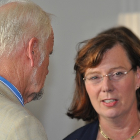Sprecher für Kultur und Medien der CDU/CSU- Bundestagsfraktion, Bundestagsabgeordneter von Flensburg/ Schleswig, langjähriger Kreisvorsitzender und Ehrenvorsitzender: Wolfgang Börnsen im Gespräch mit der Kreistagsabgeordneten Sabine Sütterlin- Waack.