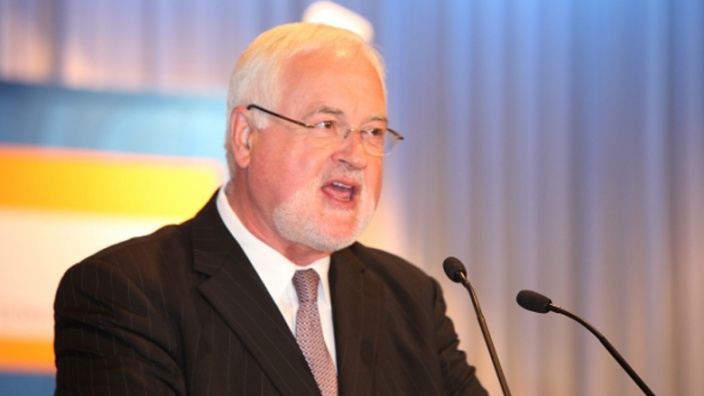 Peter Harry Carstensen eröffnet den 63. Landesparteitag.